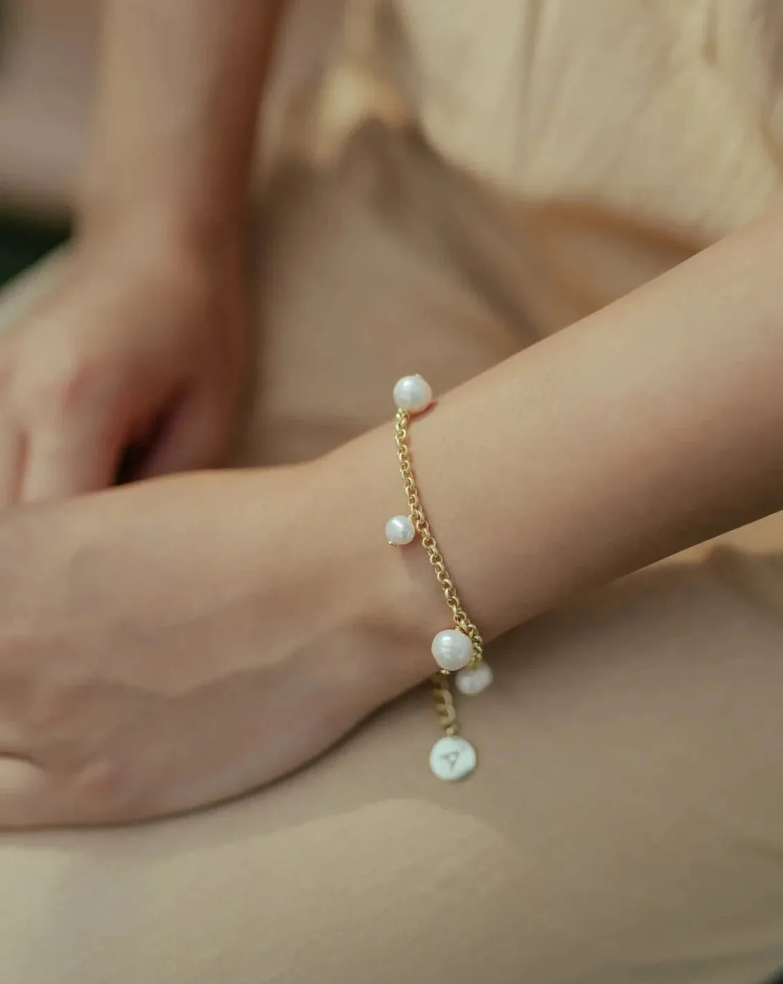 Alternate Pearl Bracelet