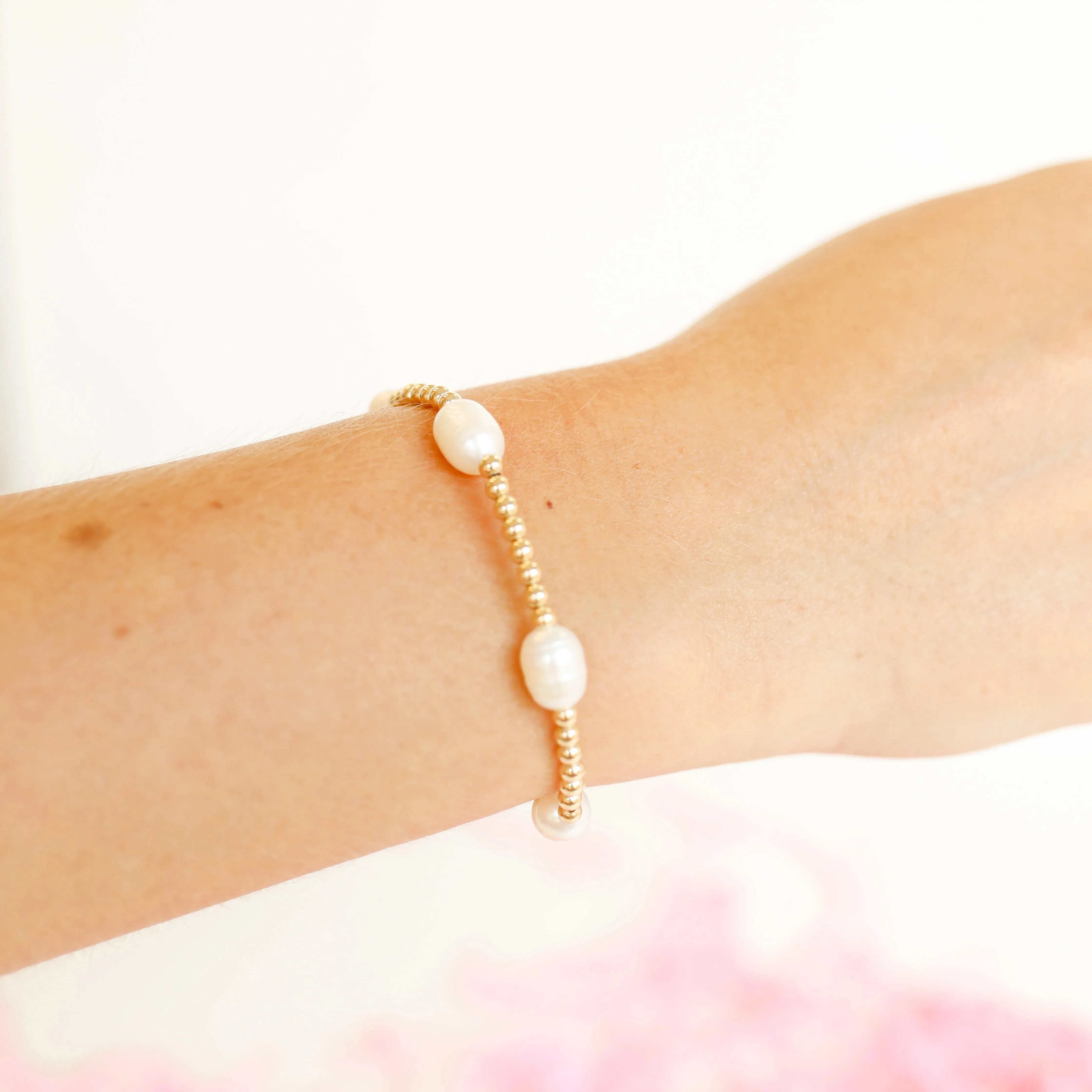 Beaded Blondes | Poppi Pearl Bracelet in Gold