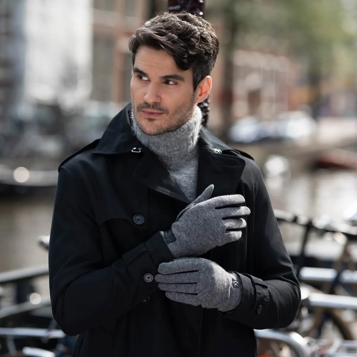 Brody – sheepskin leather gloves with warm fleece lining & touchscreen feature