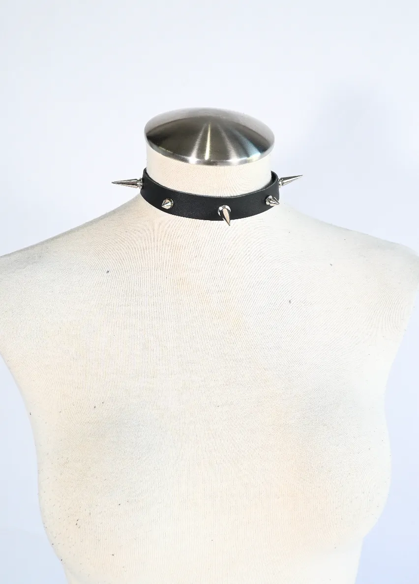 DAN 7:20 Spike Silver Choker