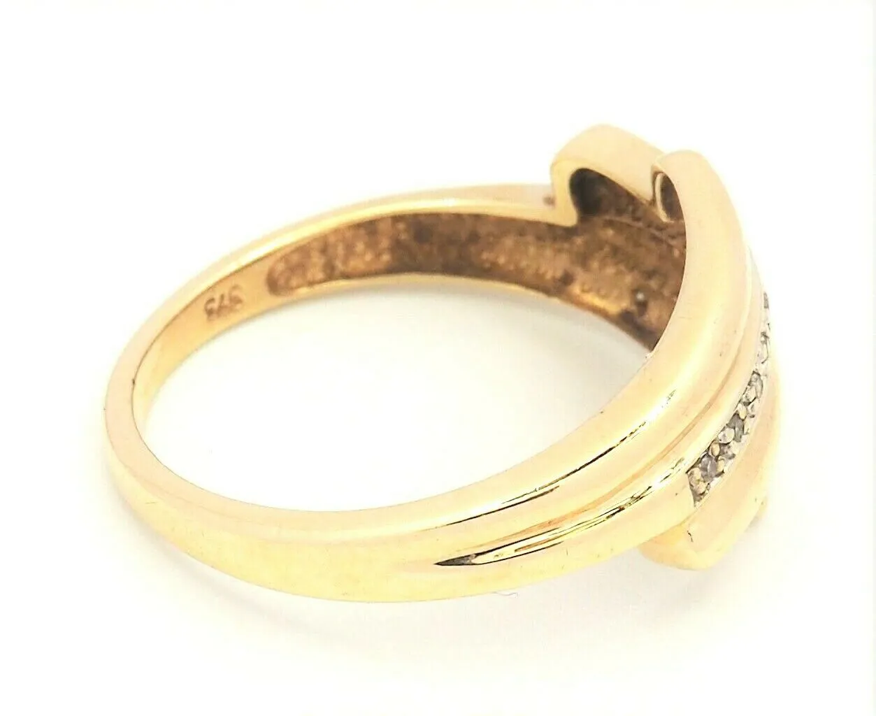 Diamond & 9ct Yellow Gold Ring