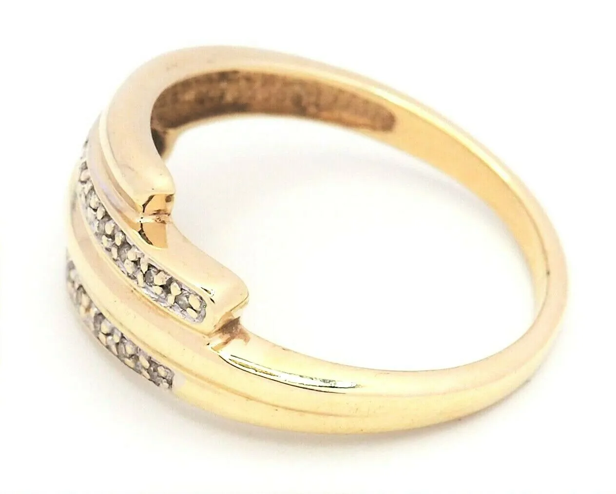 Diamond & 9ct Yellow Gold Ring