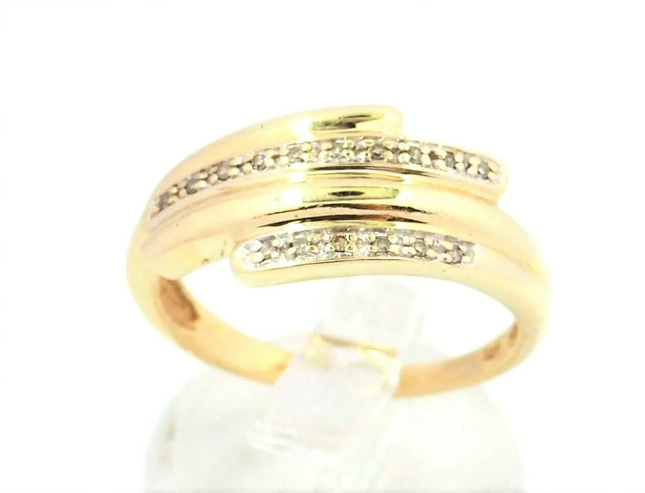 Diamond & 9ct Yellow Gold Ring