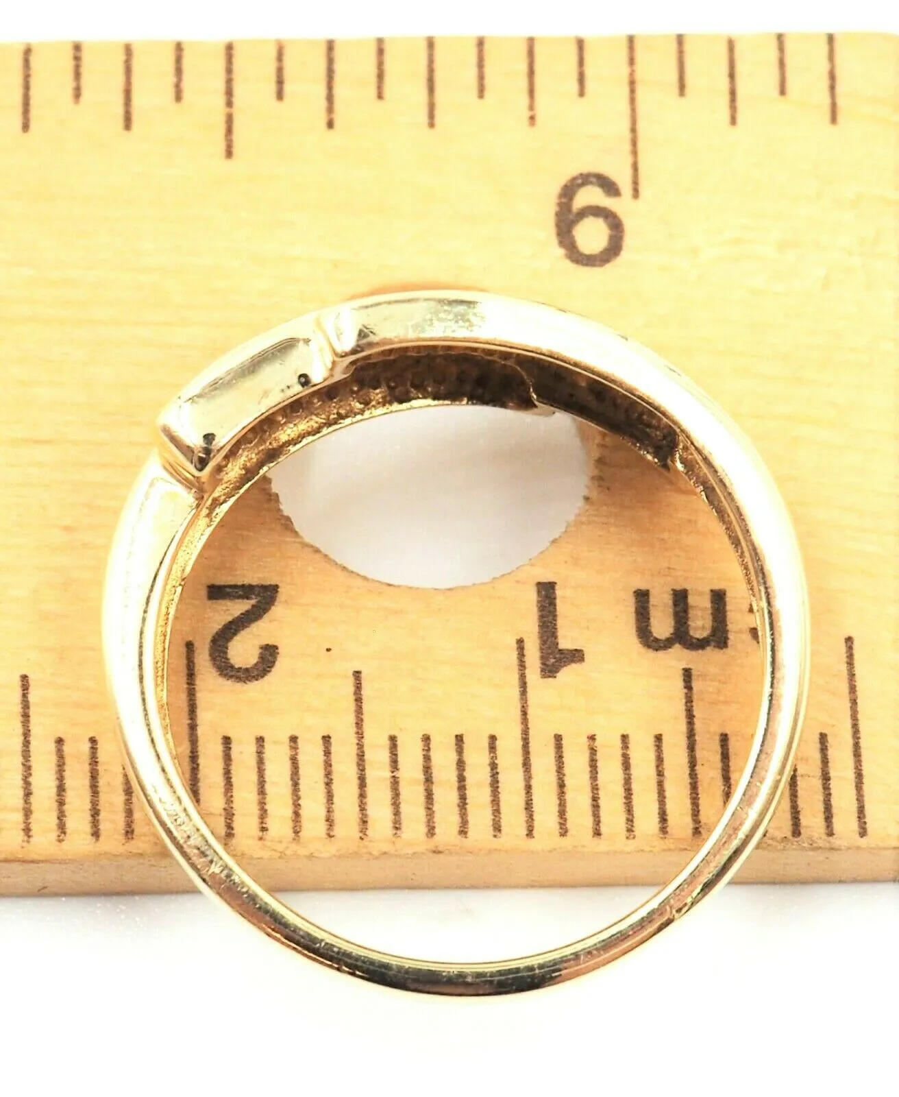 Diamond & 9ct Yellow Gold Ring