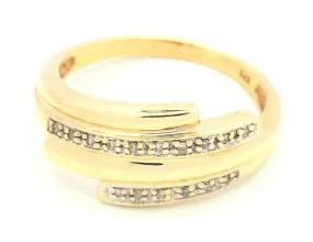 Diamond & 9ct Yellow Gold Ring