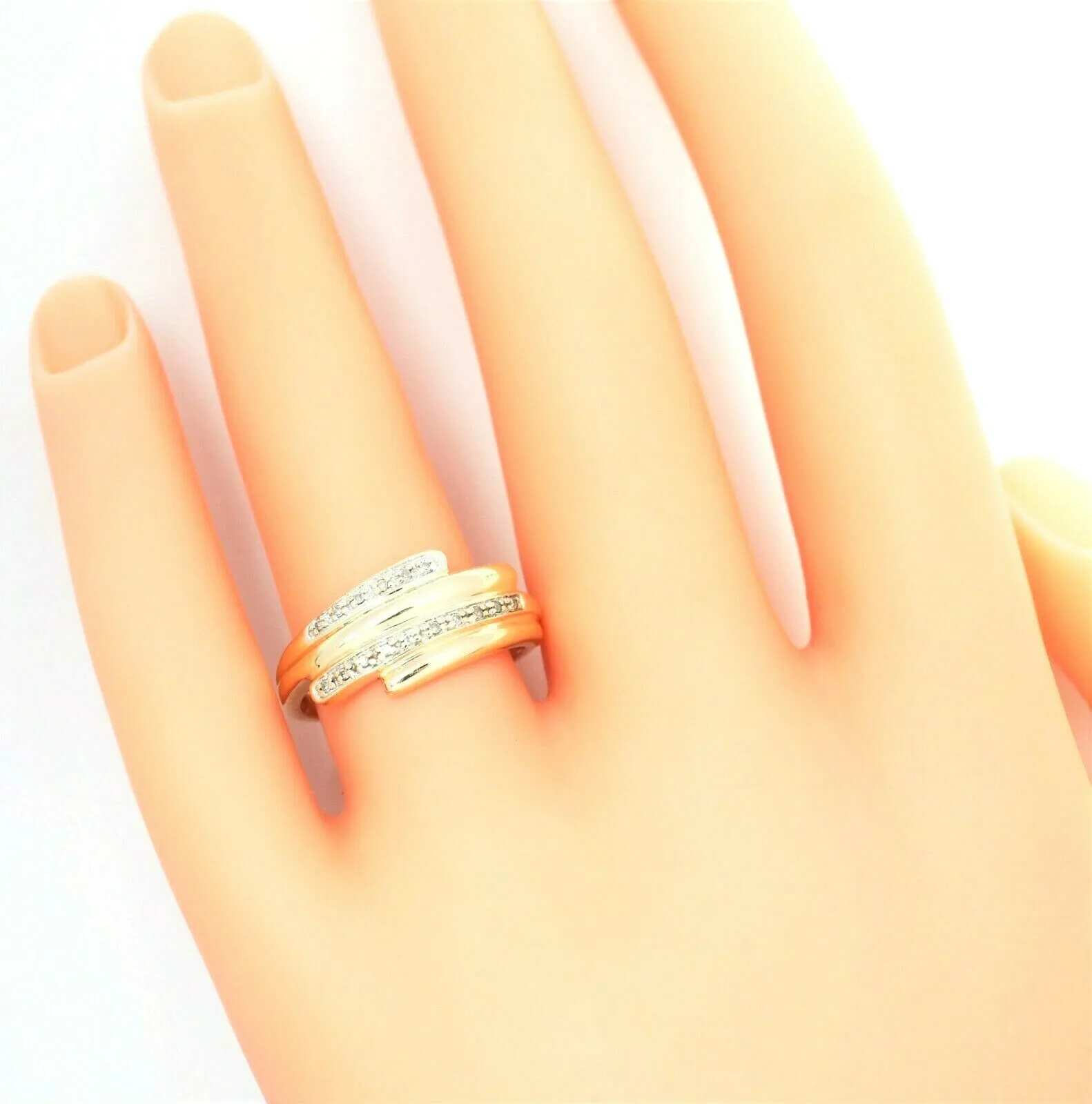 Diamond & 9ct Yellow Gold Ring