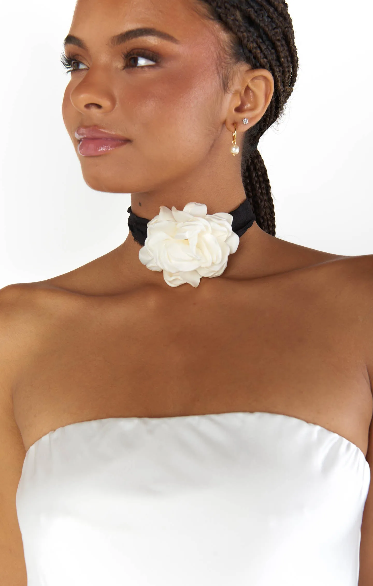 Frasier Sterling Rosette Choker ~ White/Black