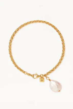 Gold Embrace Stillness Pearl Bracelet