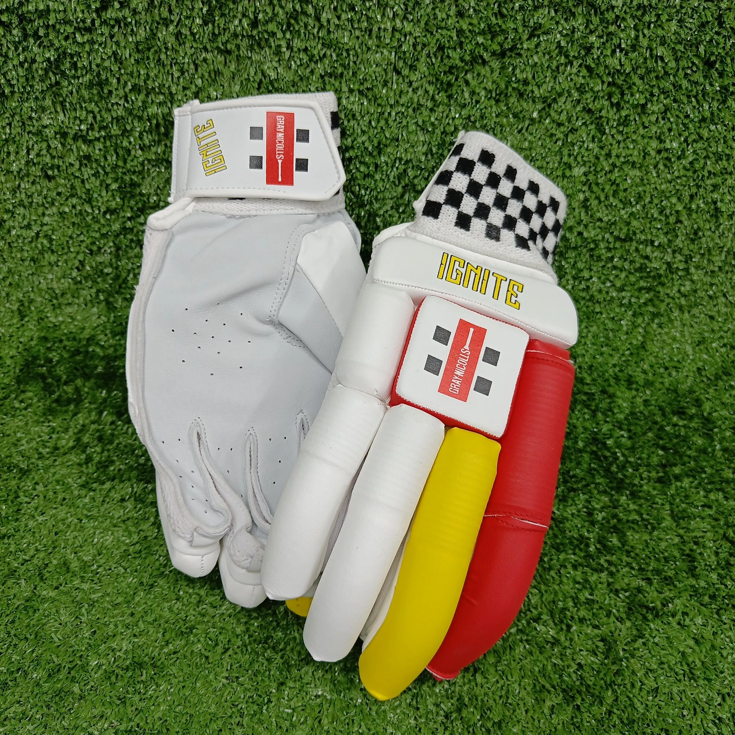 Gray-Nicolls Ignite Cricket Adult Cricket Batting Gloves