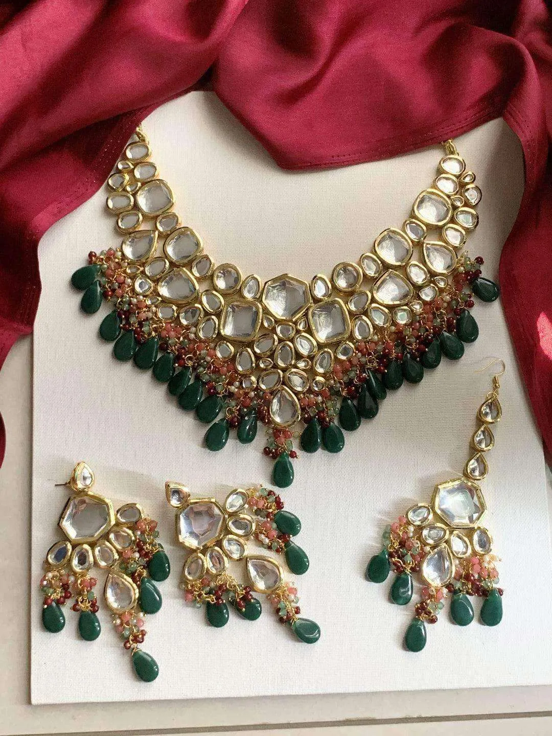 Ishhaara Bride In Big Kundan Bridal Necklace With Teeka