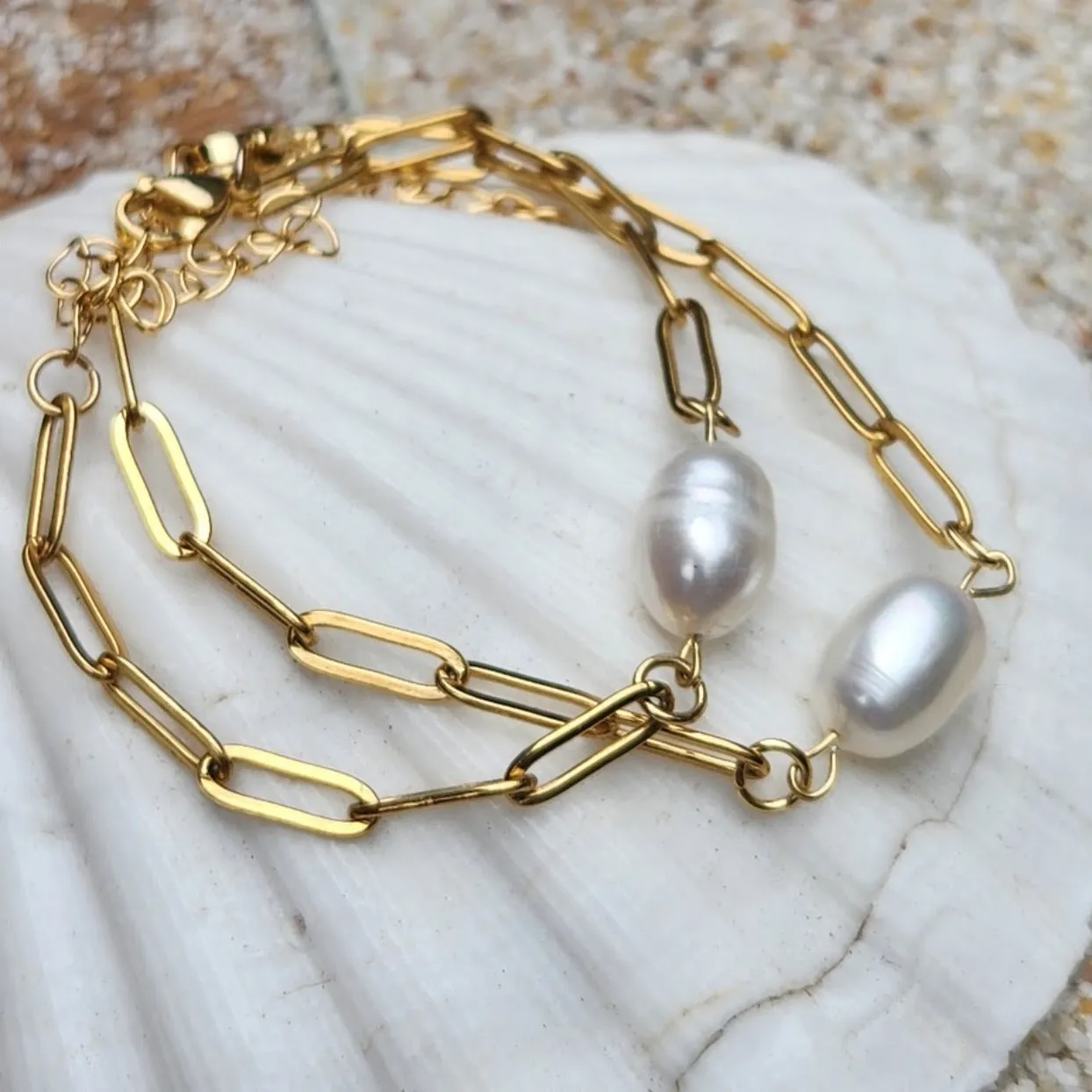 MAISIE WHITE PEARL WATERPROOF 18K PAPERCLIP BRACELET