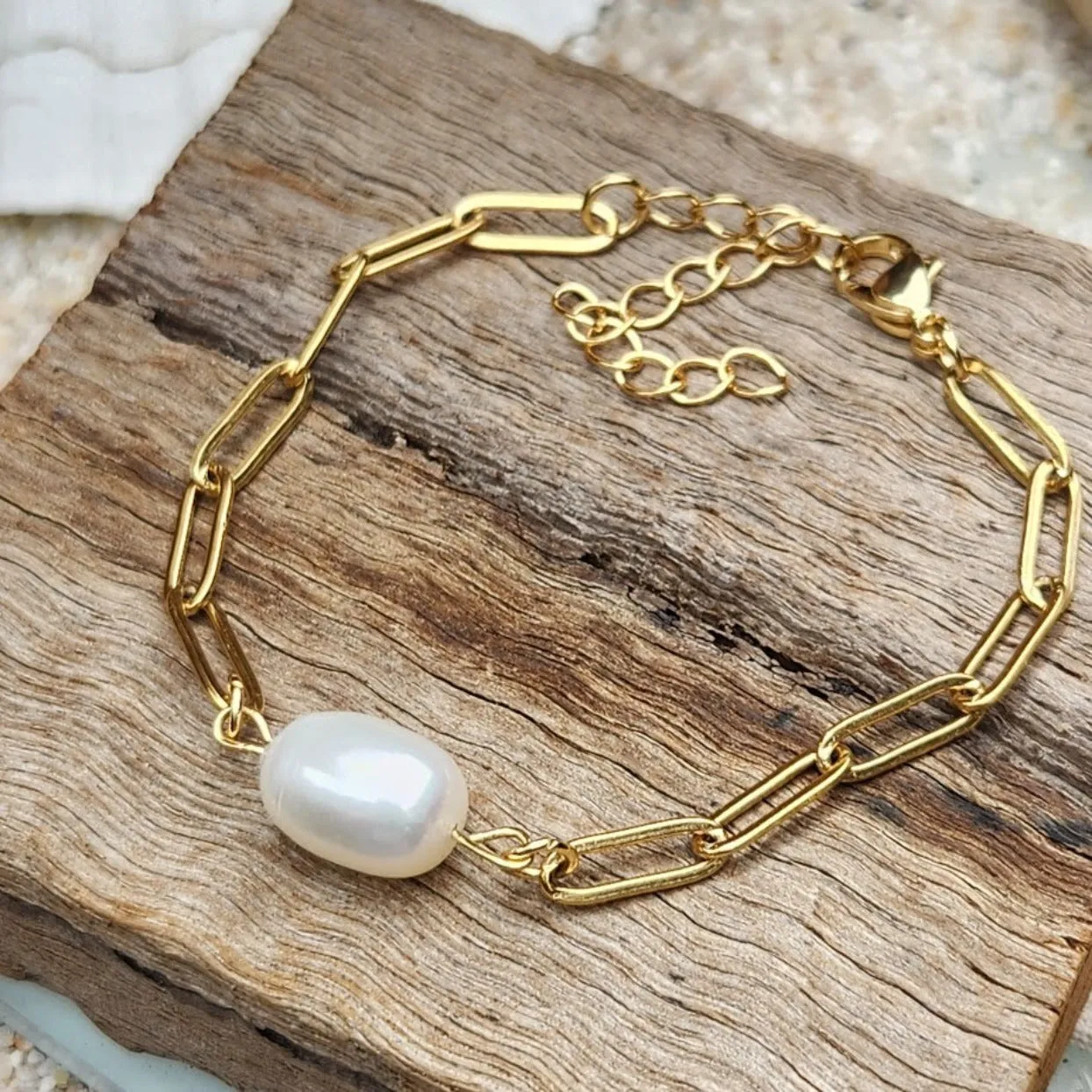 MAISIE WHITE PEARL WATERPROOF 18K PAPERCLIP BRACELET