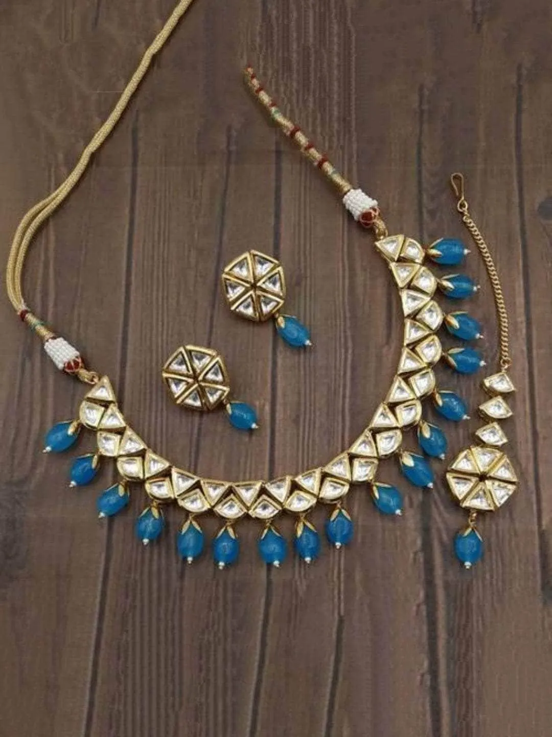 Simple Kundan Triangular Set