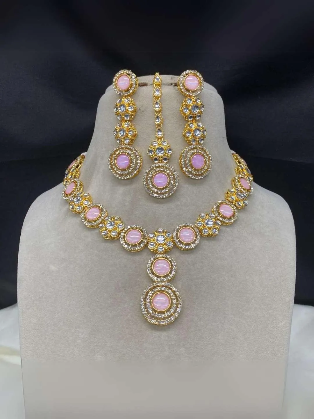 Victorian Round Kundan Studded Heavy Necklace