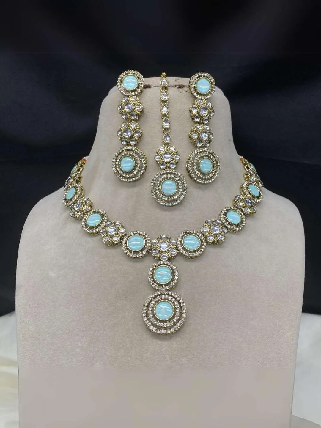 Victorian Round Kundan Studded Heavy Necklace