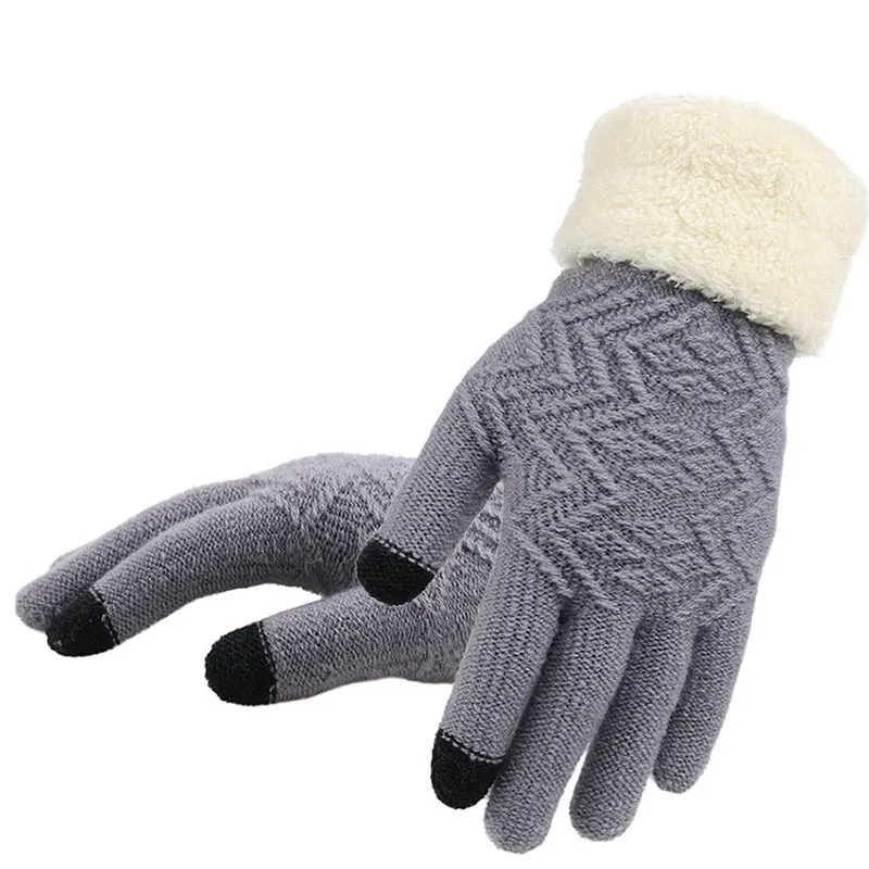 Winter knitted gloves